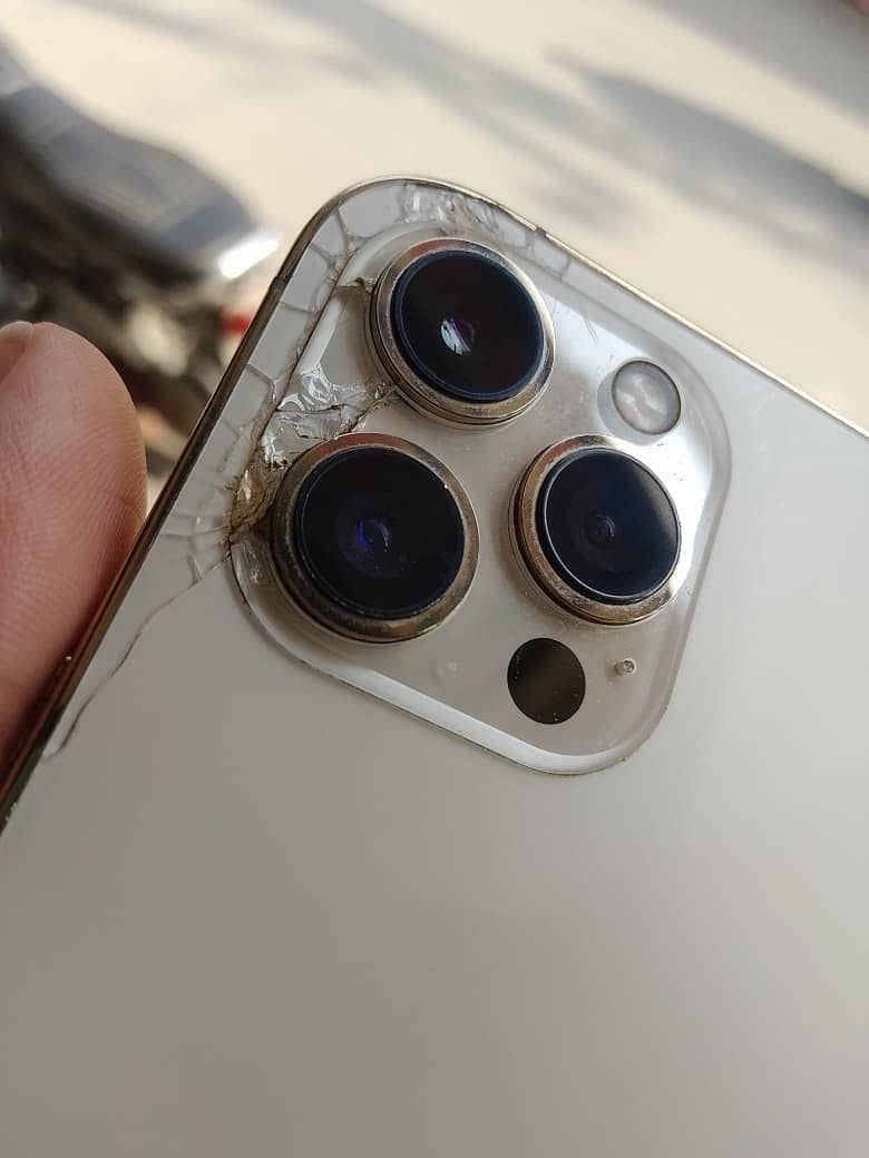 iPhone 12 Pro Max 4
