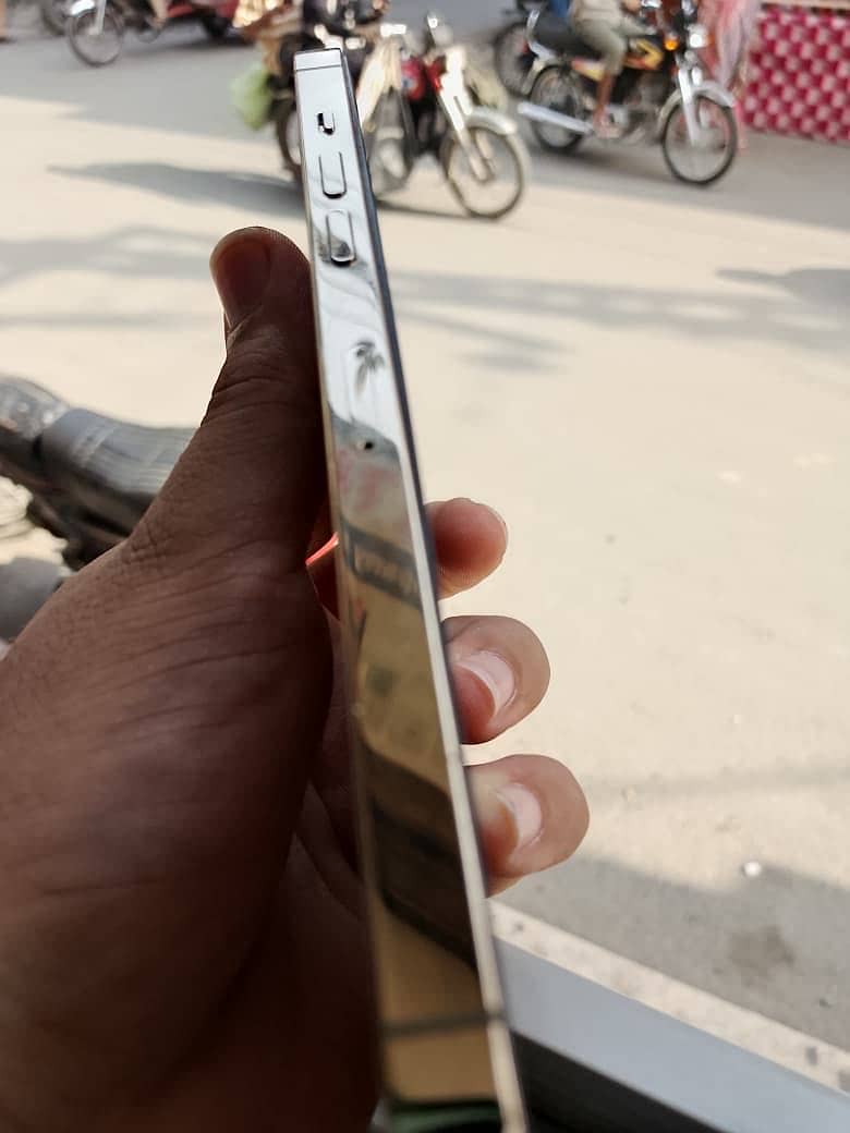 iPhone 12 Pro Max 5