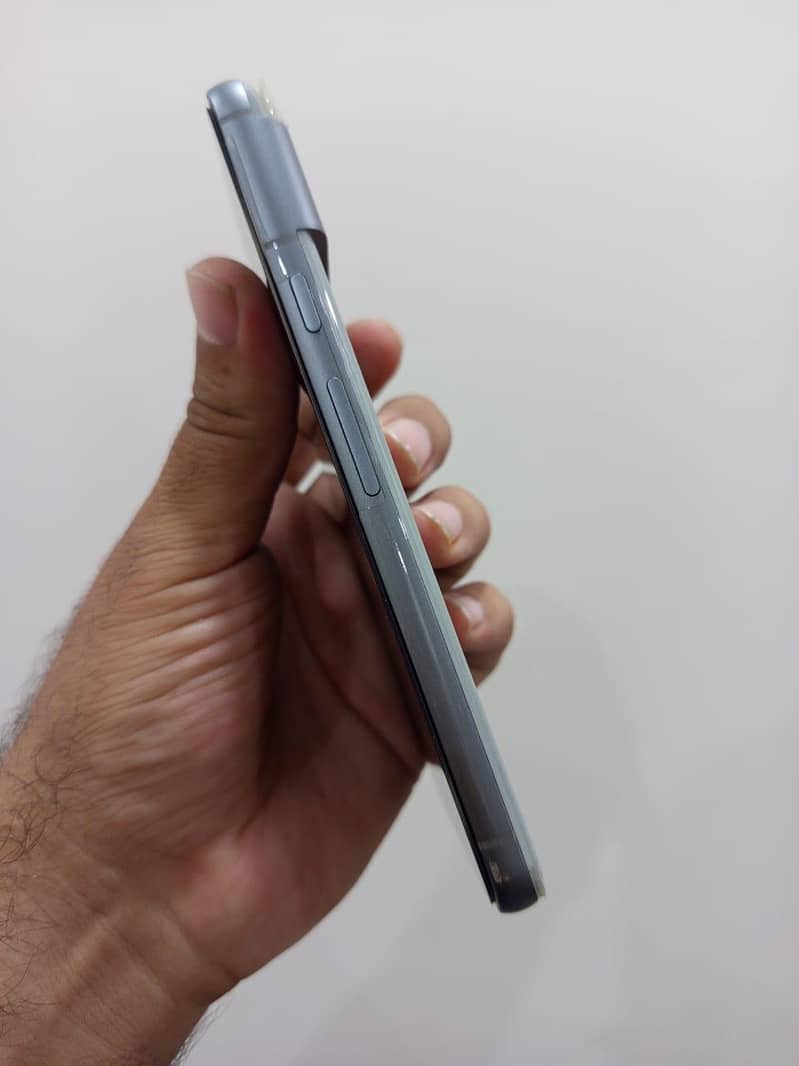 Google Pixel 8 4
