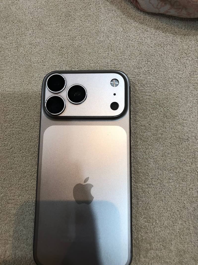 Apple iPhone 16 Pro Max 1