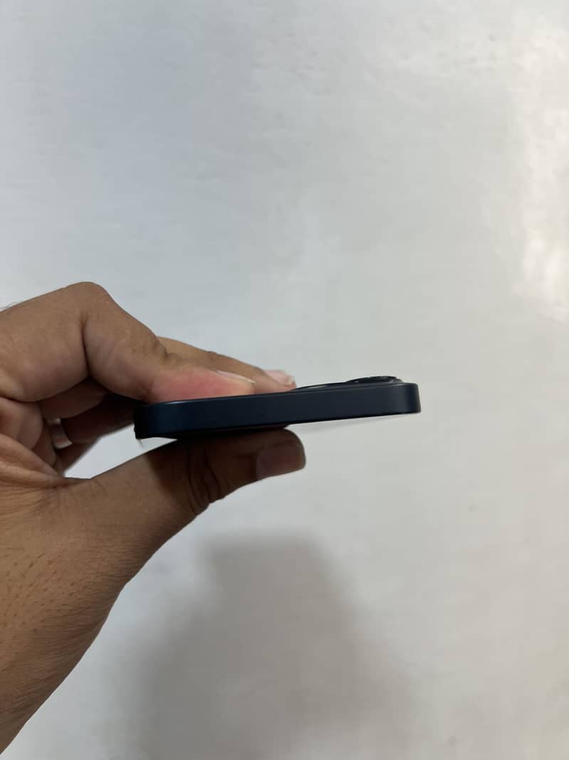 Apple iPhone 13 2
