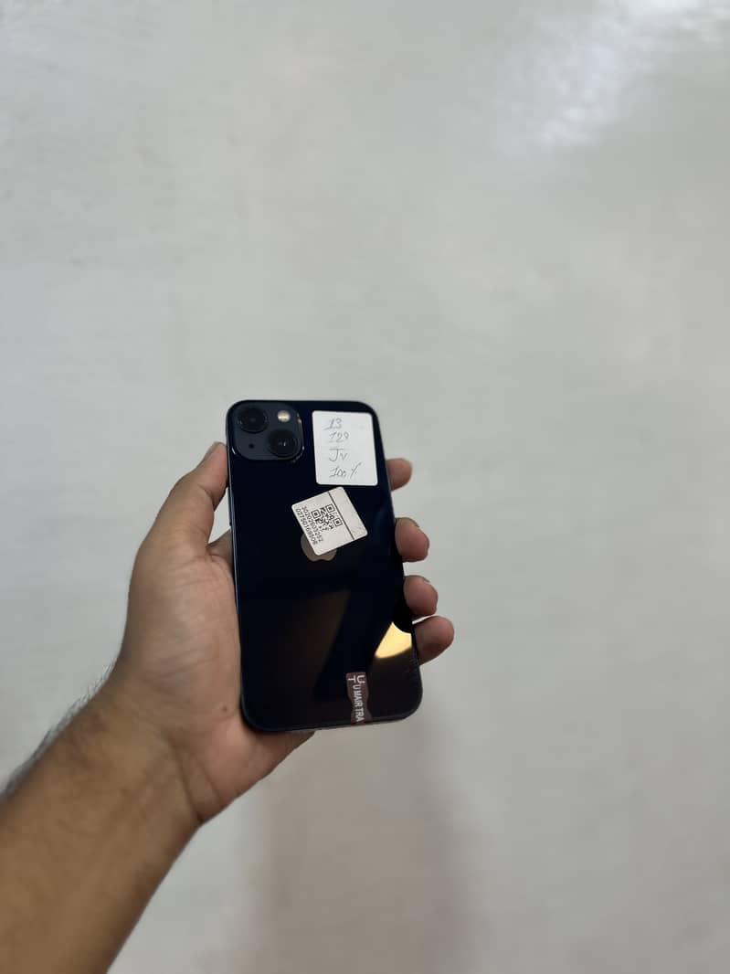 Apple iPhone 13 4
