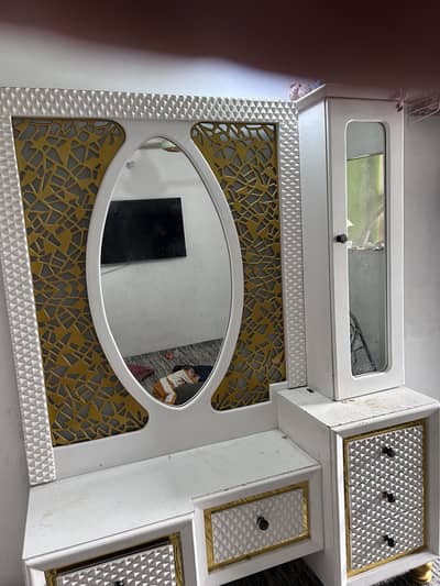 dressing table