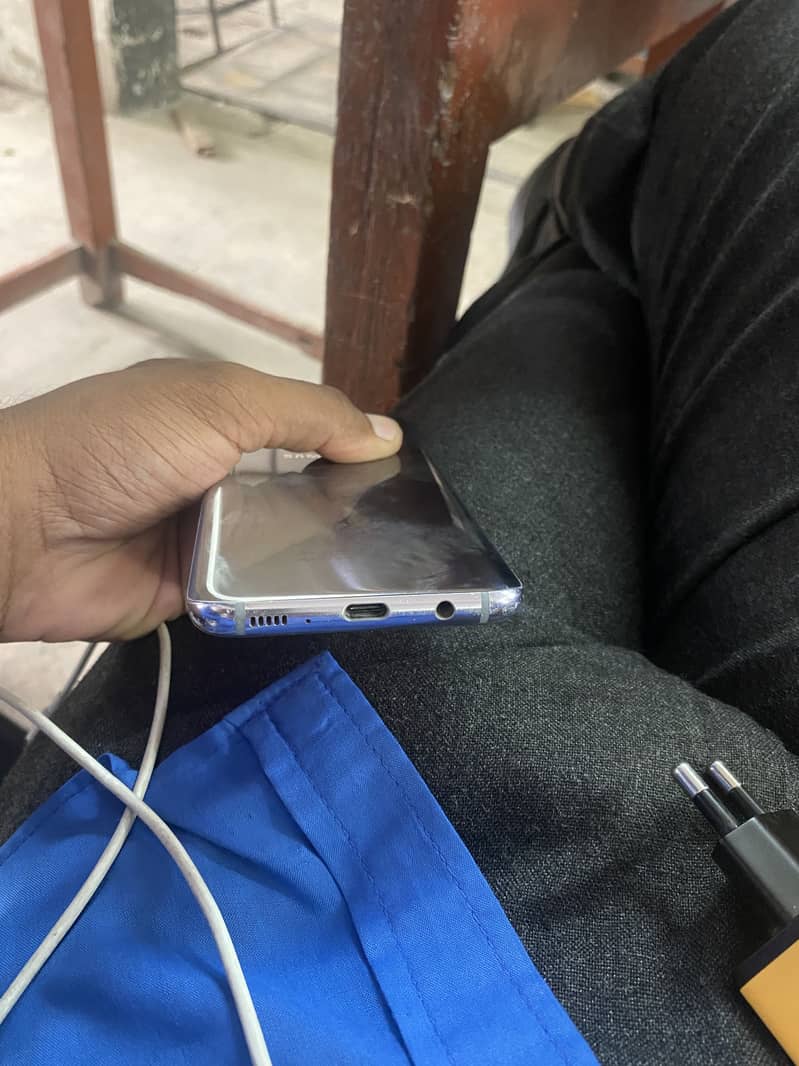 Samsung Mobile S8 Plus 5