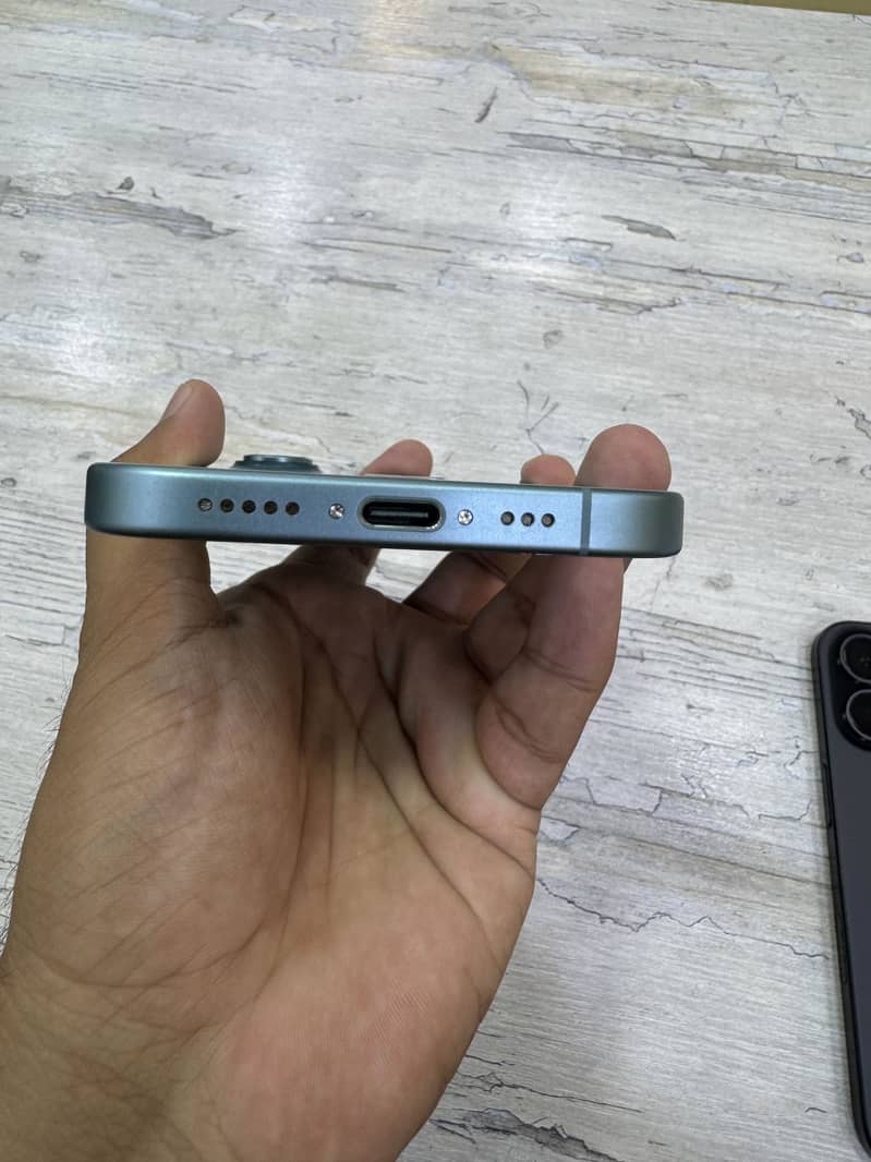 Apple iPhone 16 2