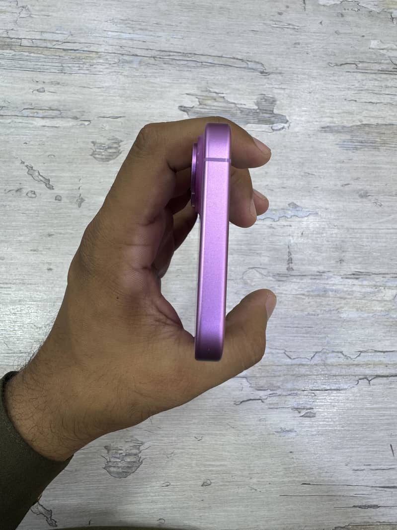 Apple iPhone 16 3
