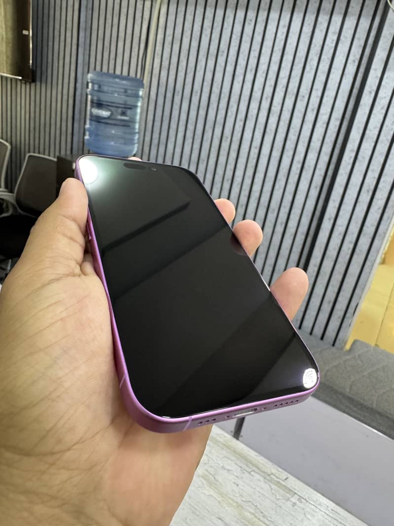 Apple iPhone 16 4