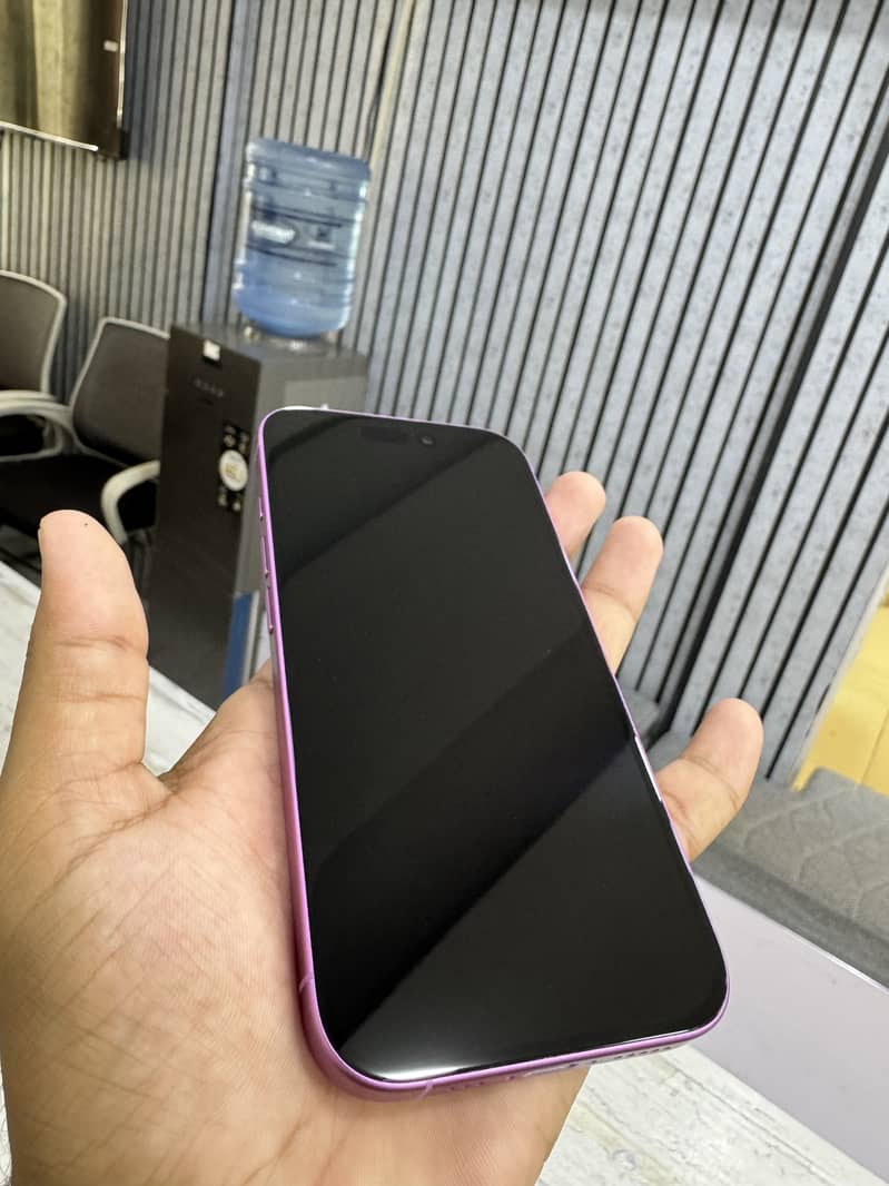 Apple iPhone 16 6