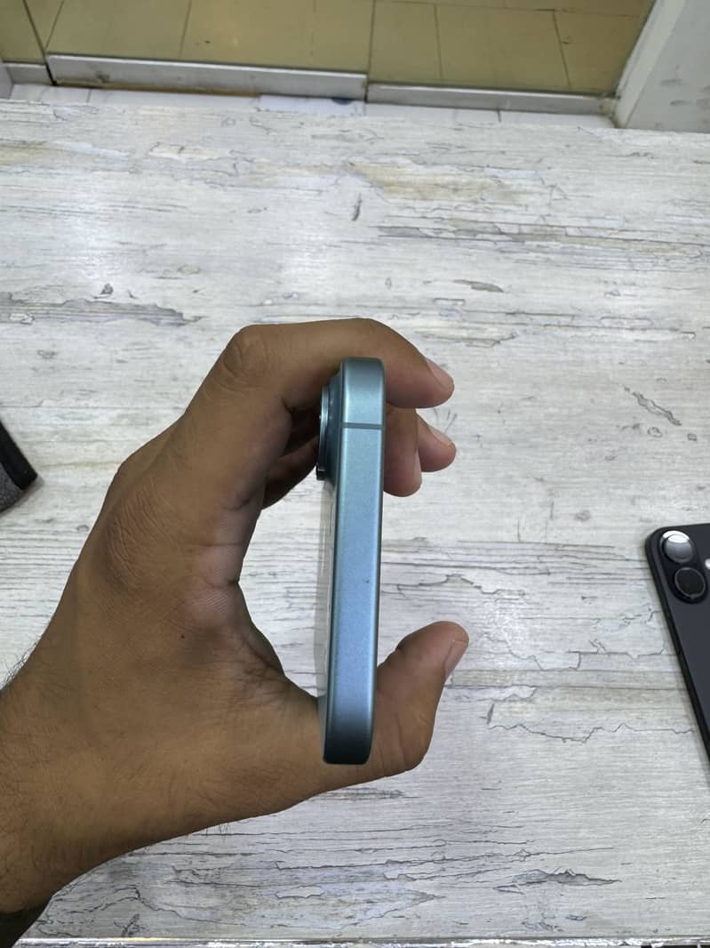 Apple iPhone 16 8