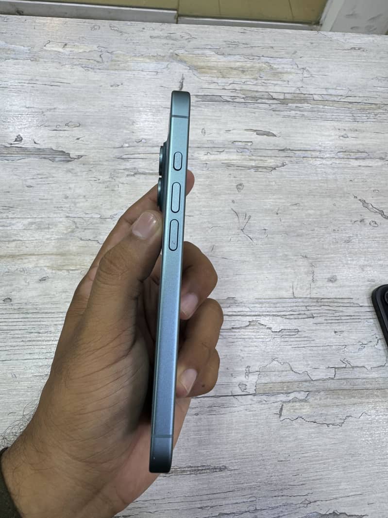 Apple iPhone 16 9