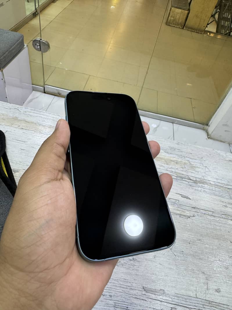 Apple iPhone 16 10