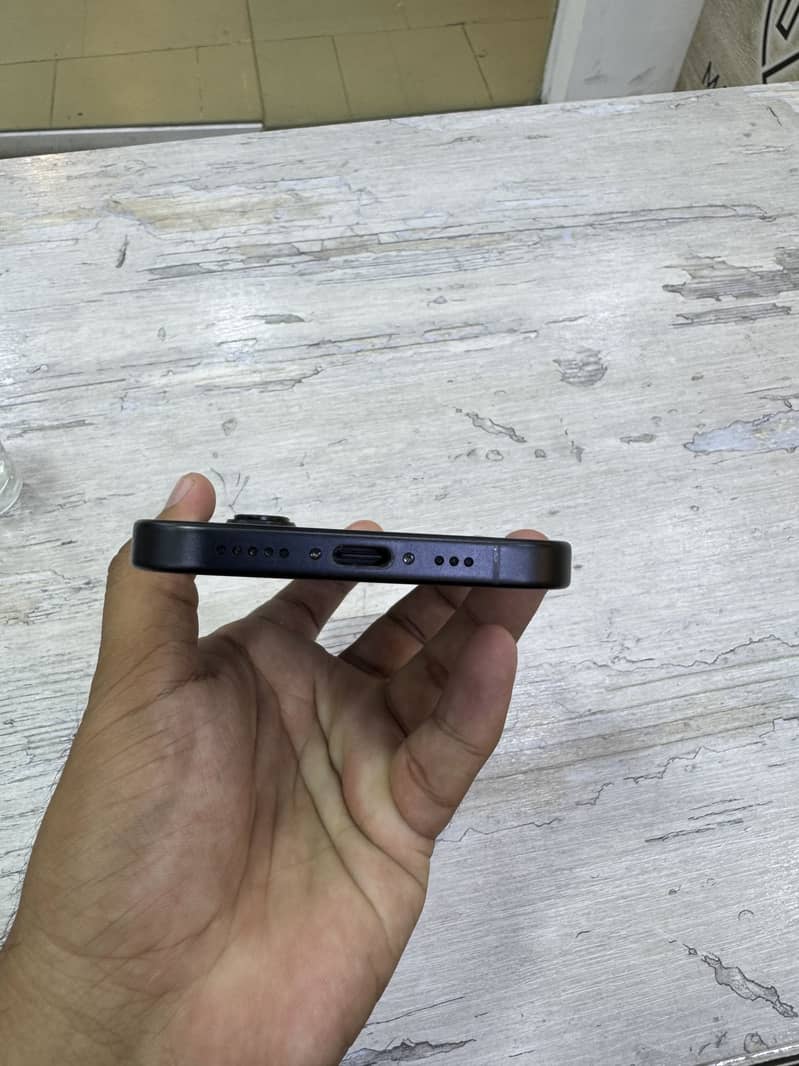 Apple iPhone 16 19