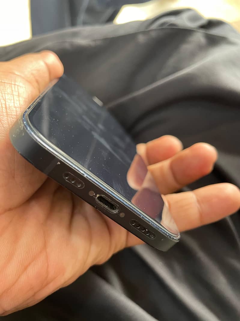 Apple iPhone 12 3