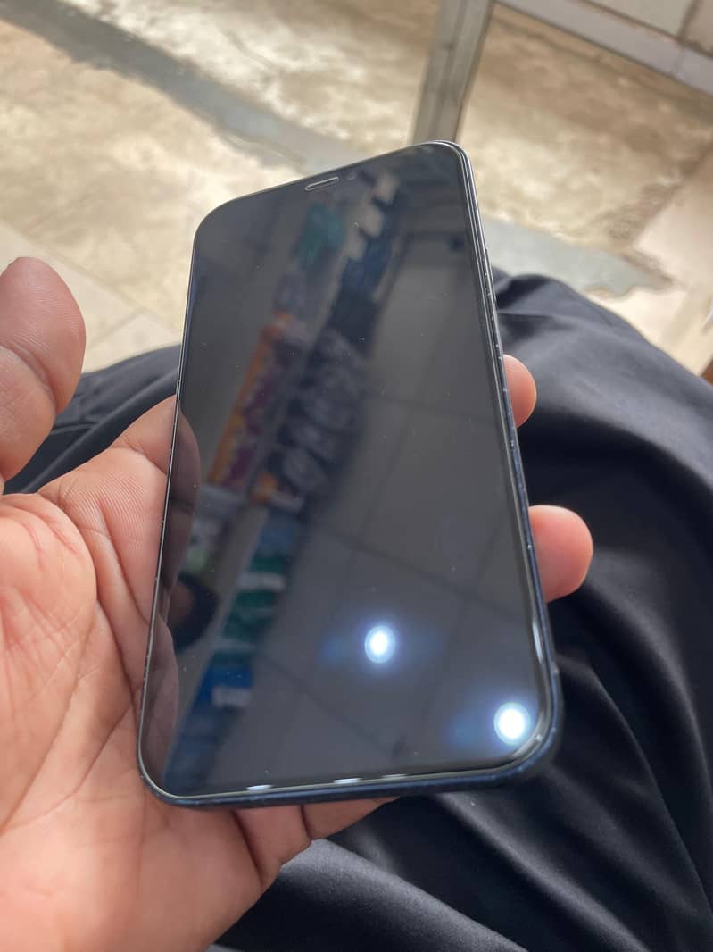 Apple iPhone 12 4