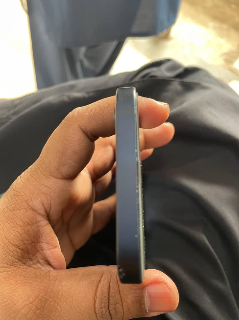 Apple iPhone 12 7