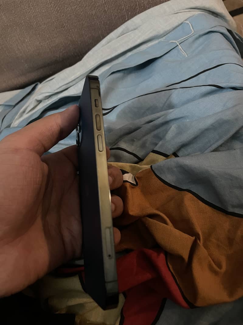 Apple iPhone 12 Pro 4