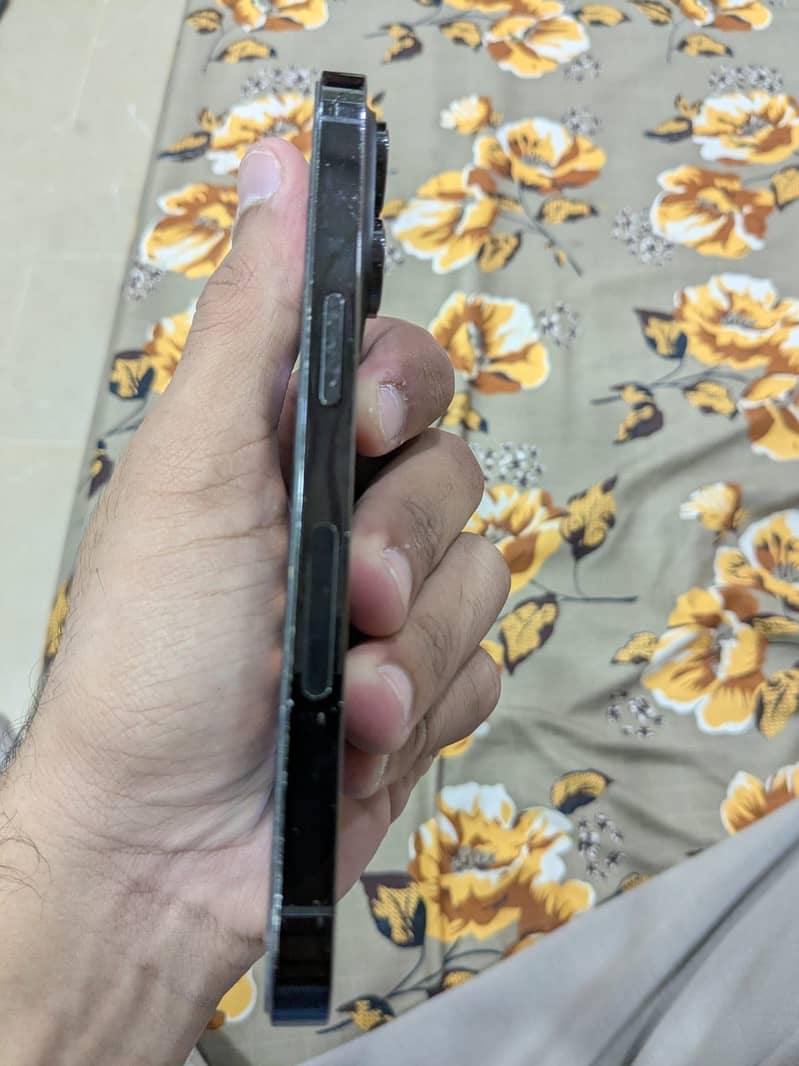 Apple iPhone 14 Pro 2