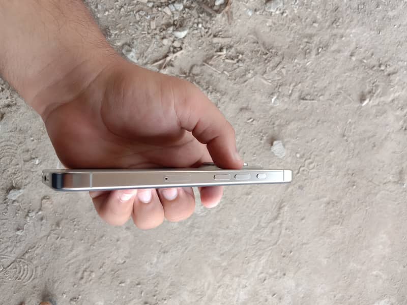 Apple iPhone 16 Pro 3