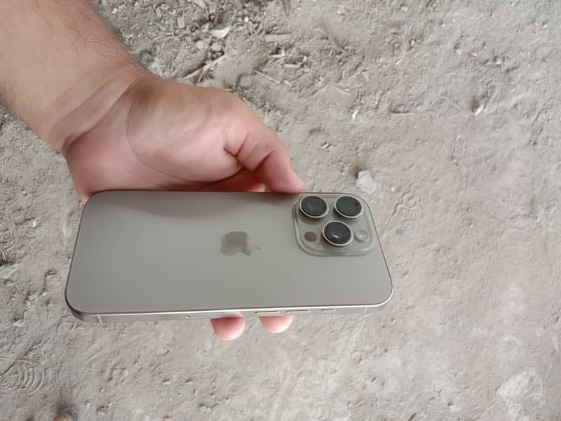 Apple iPhone 16 Pro 6