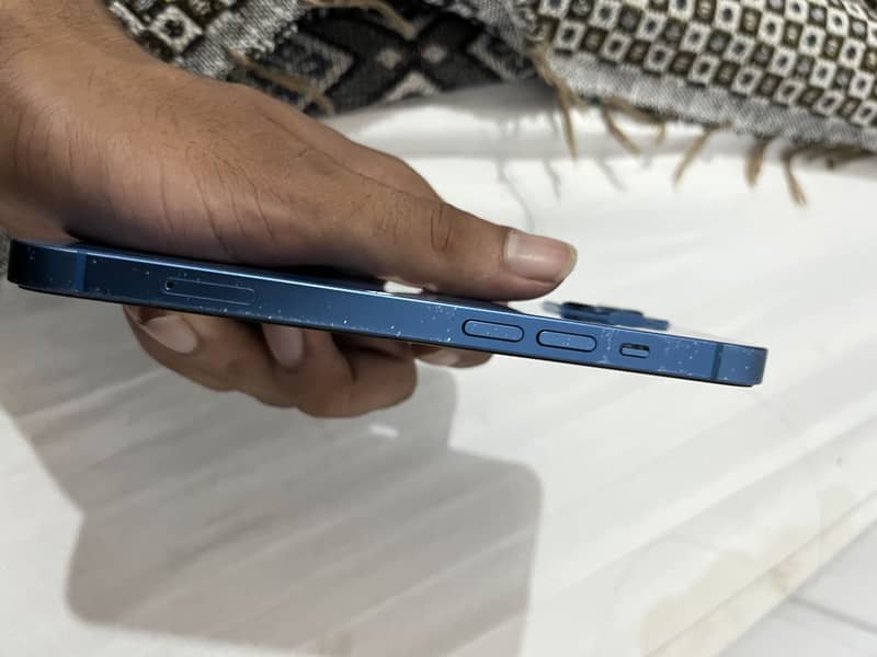 Apple iPhone 13 4