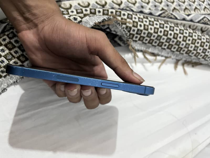 Apple iPhone 13 5