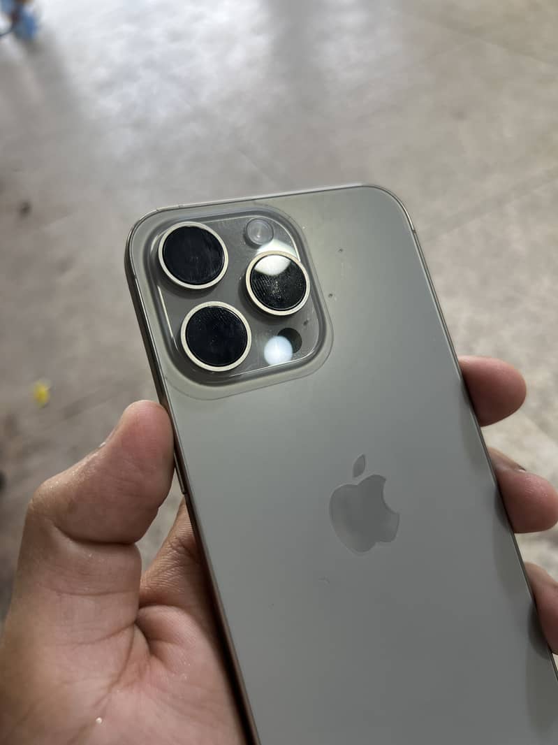 Apple iPhone 15 Pro Max 2