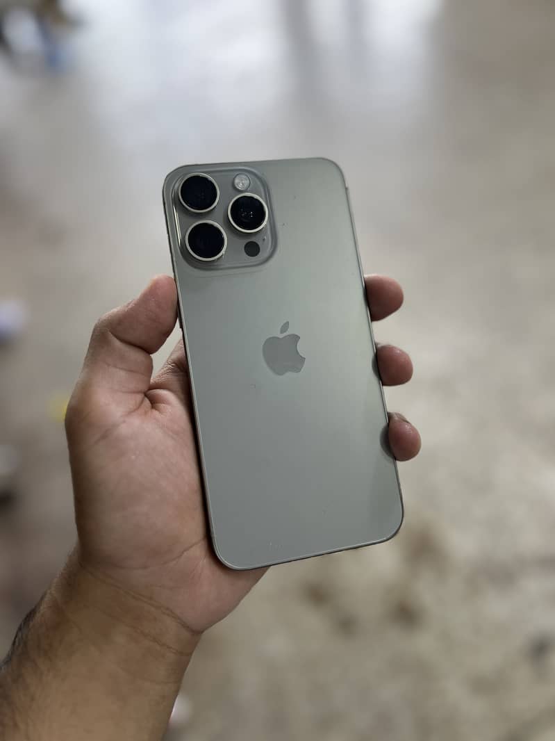 Apple iPhone 15 Pro Max 3