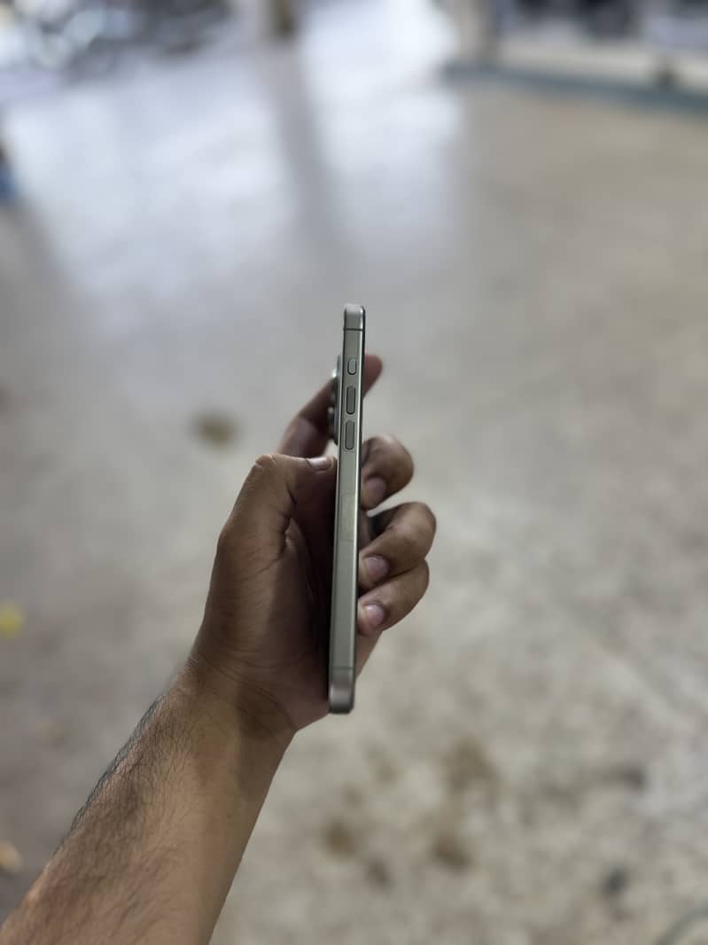 Apple iPhone 15 Pro Max 5