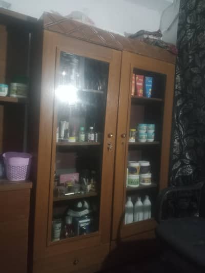 dressing table ha achi condition ma AK almari ha jes Bhai ko zarote ha