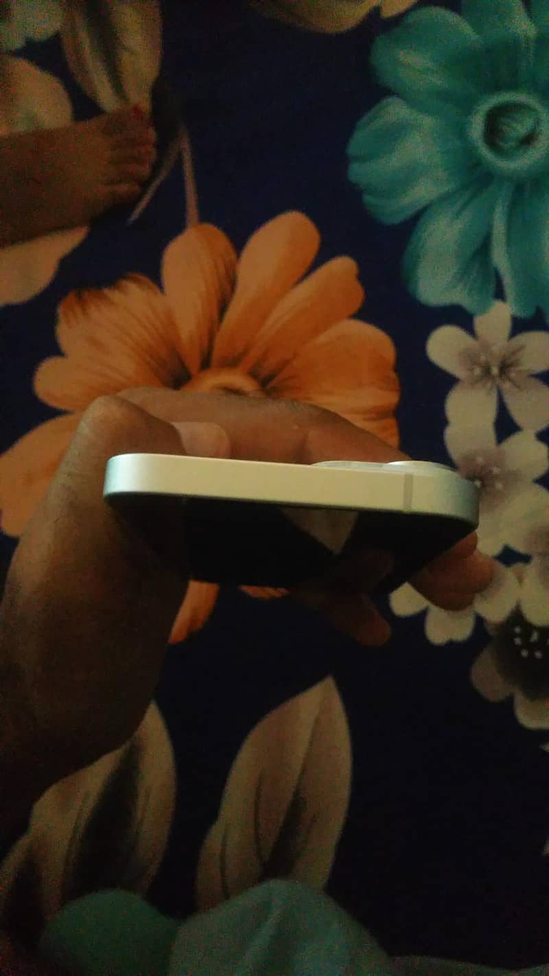 iPhone 14 3