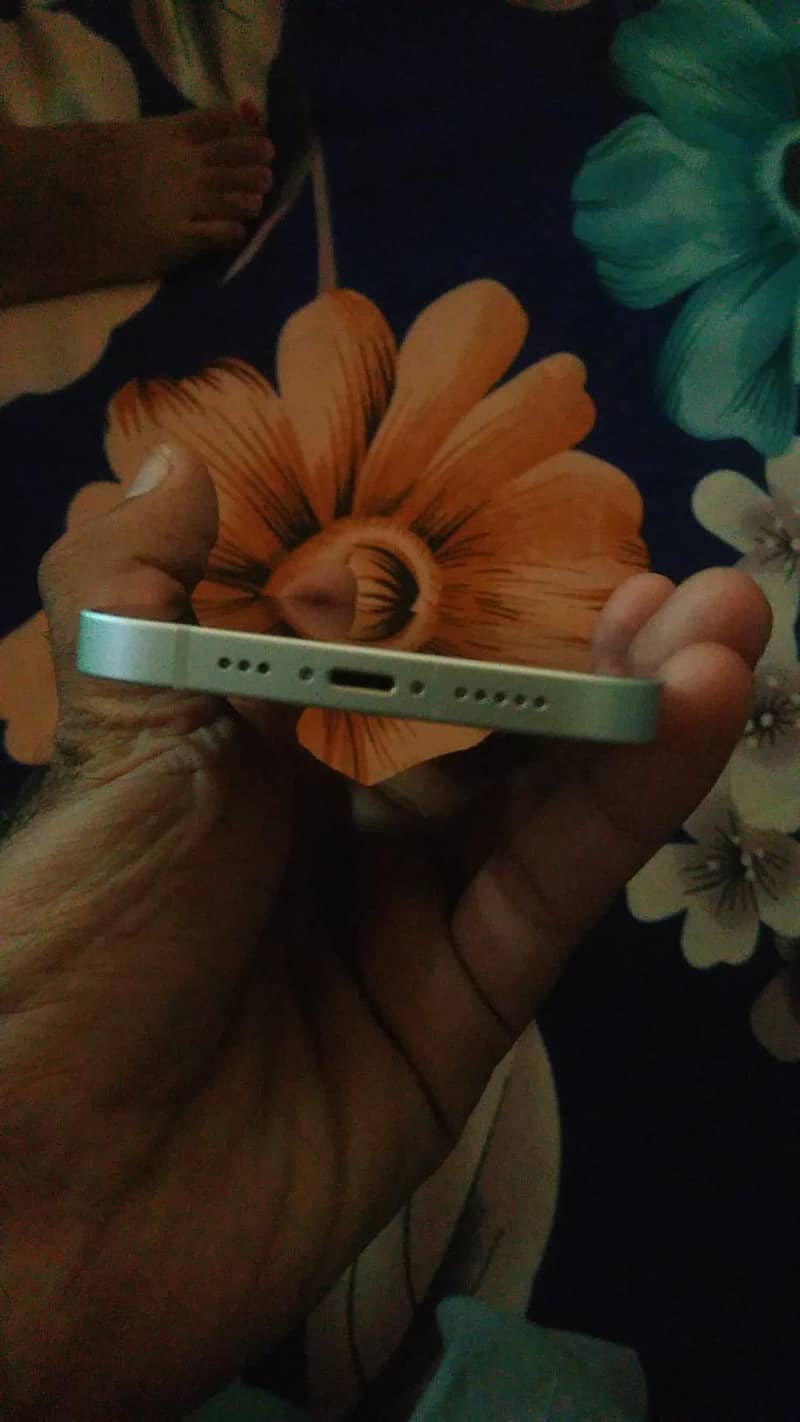 iPhone 14 4