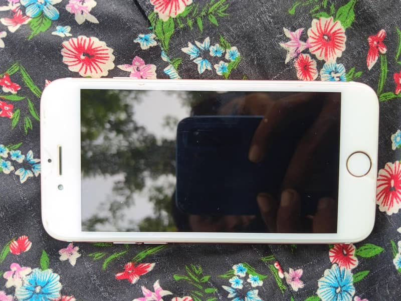 Apple iPhone 7 0