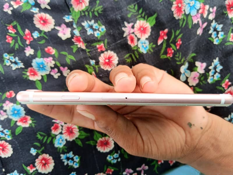Apple iPhone 7 1