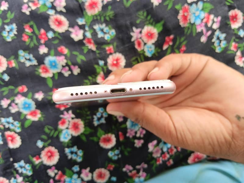 Apple iPhone 7 2