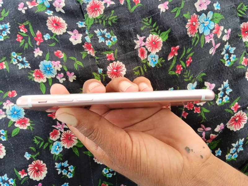 Apple iPhone 7 3