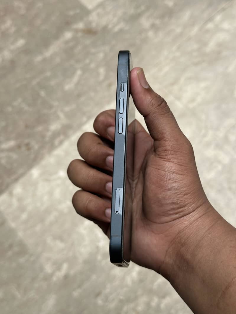 Apple iPhone 13 2