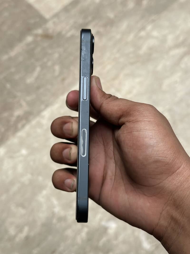 Apple iPhone 13 3
