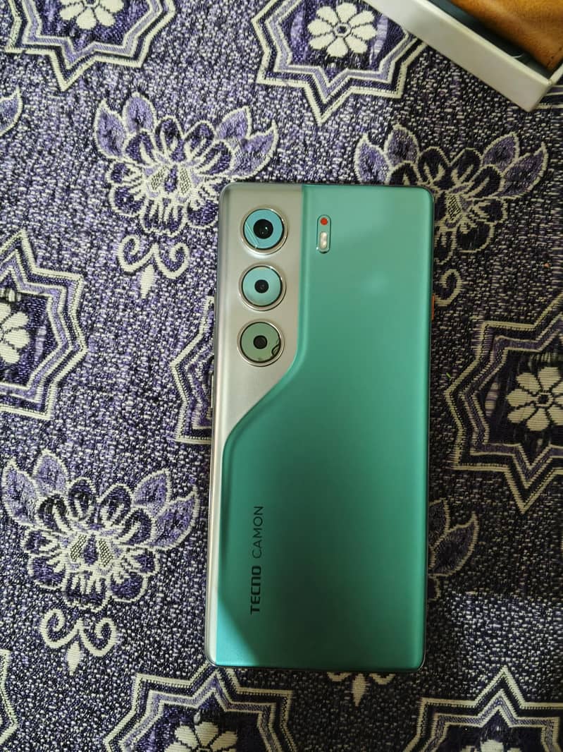 camon 40 pro 6