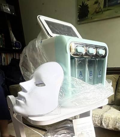 Hydra Facial Machine (with Trolly & Serums)