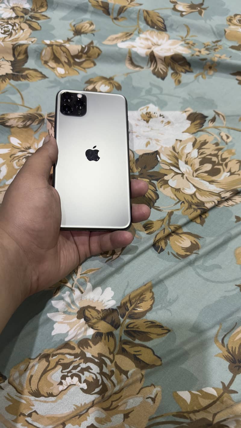 Apple iPhone 11 Pro Max 9