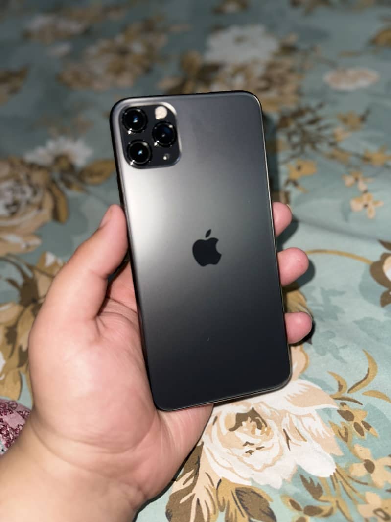 Apple iPhone 11 Pro Max 10