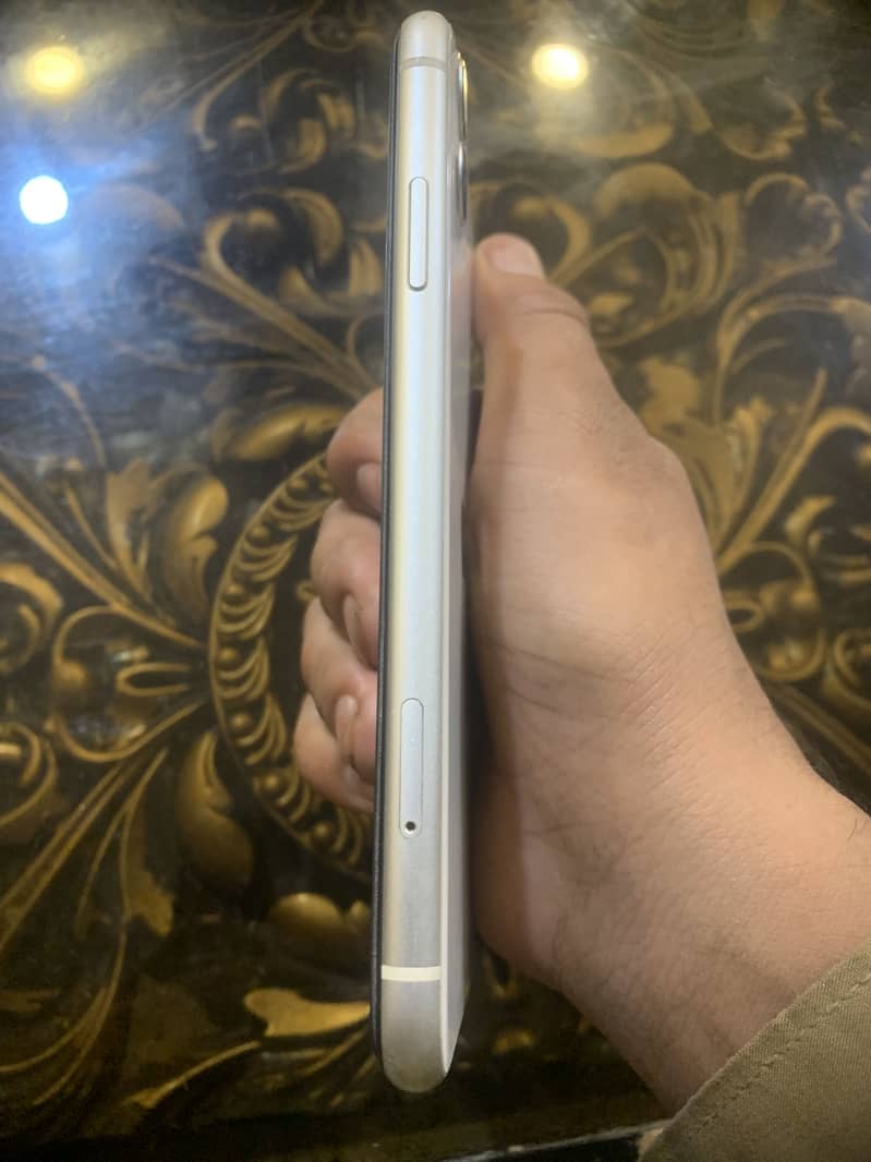 Apple iPhone 11 3