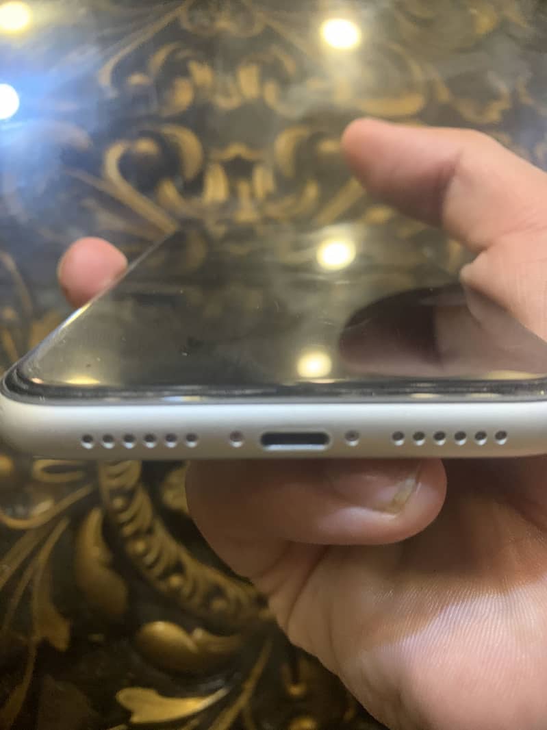 Apple iPhone 11 4