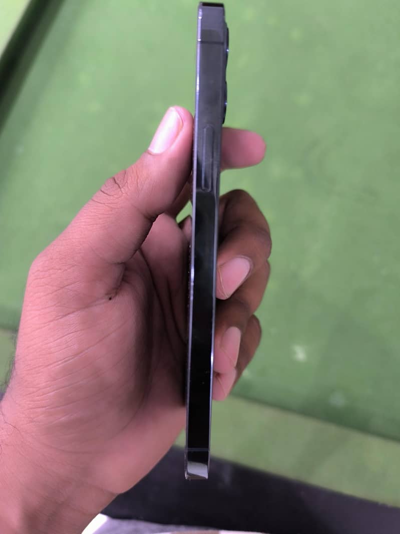Apple iPhone 12 Pro 3