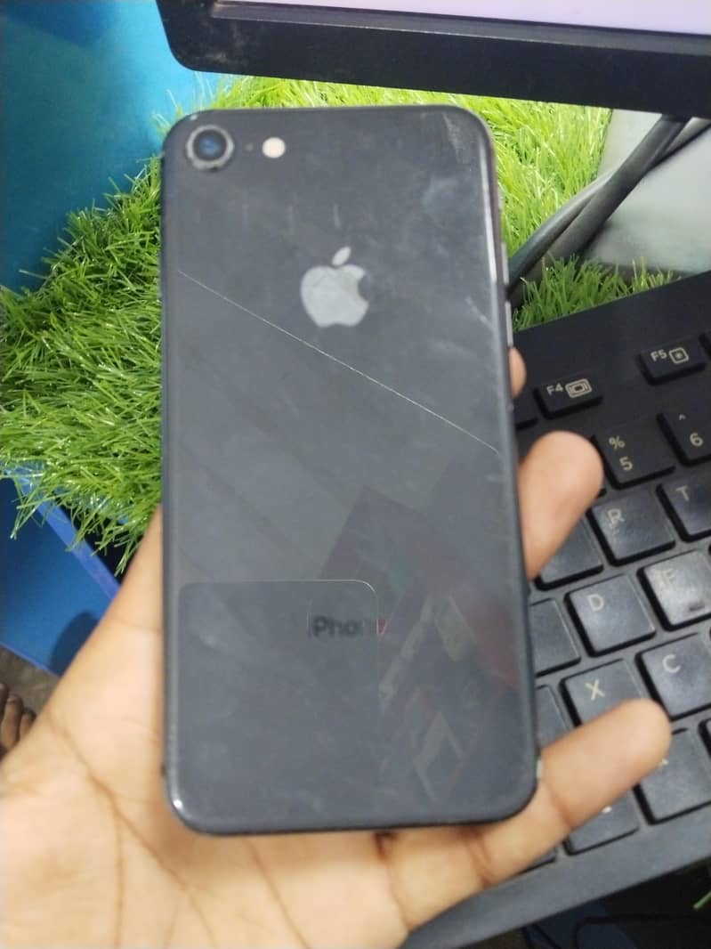 Apple iPhone 8 1