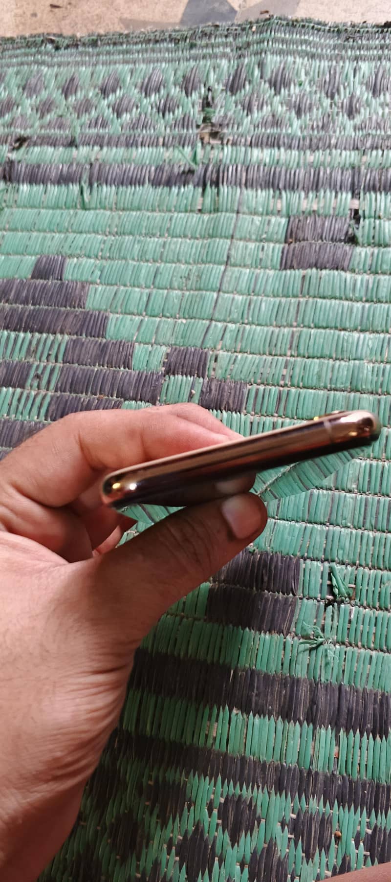Apple iPhone XS 4