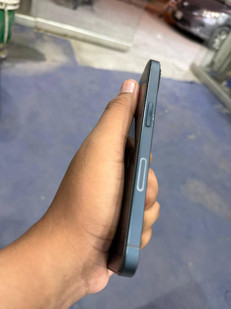 Apple iPhone 13 2