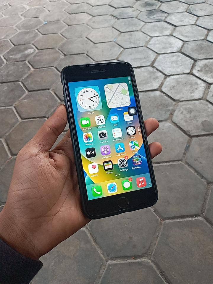 Apple iPhone 8 Plus 1