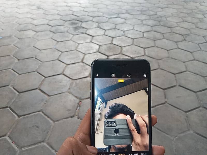 Apple iPhone 8 Plus 3