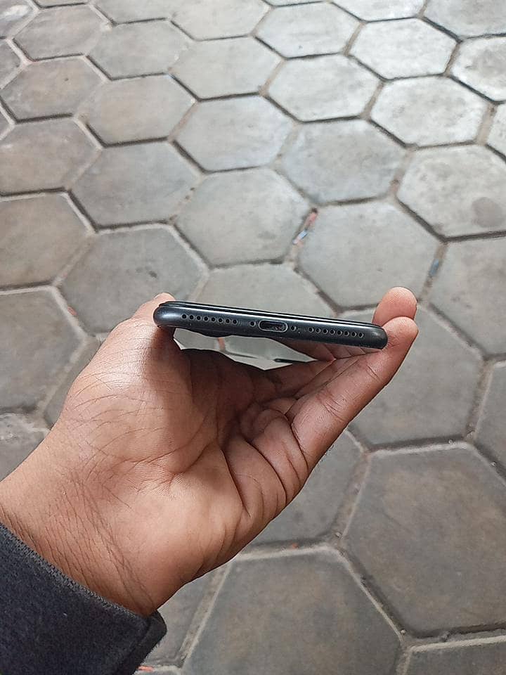 Apple iPhone 8 Plus 4